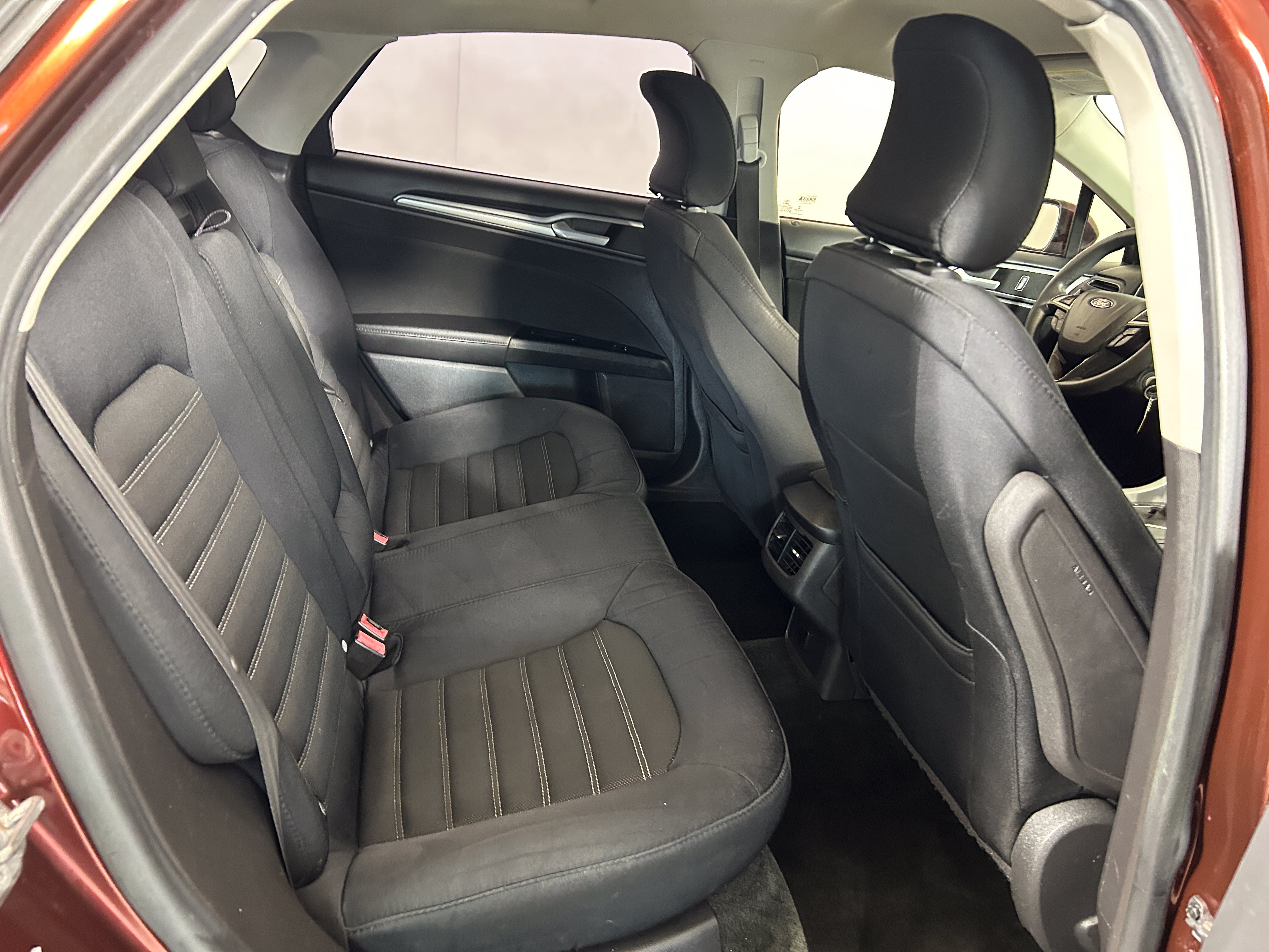 Used 2015 Ford Fusion SE FWD image 23