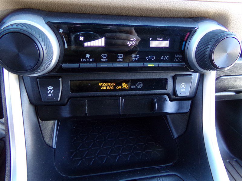 Used 2019 Toyota RAV4 LE AWD/4WD image 34