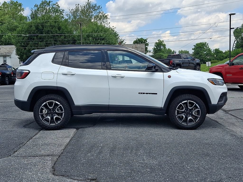 Used 2025 Jeep Compass Trailhawk AWD/4WD image 7