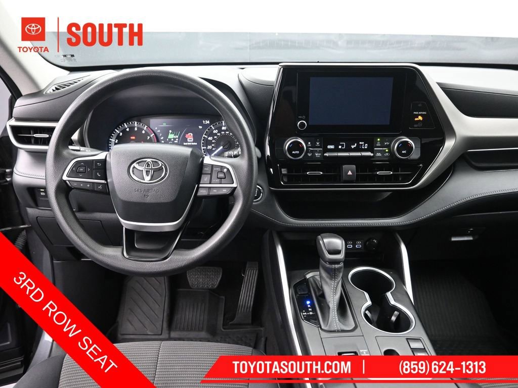 Used 2023 Toyota Highlander L FWD image 11