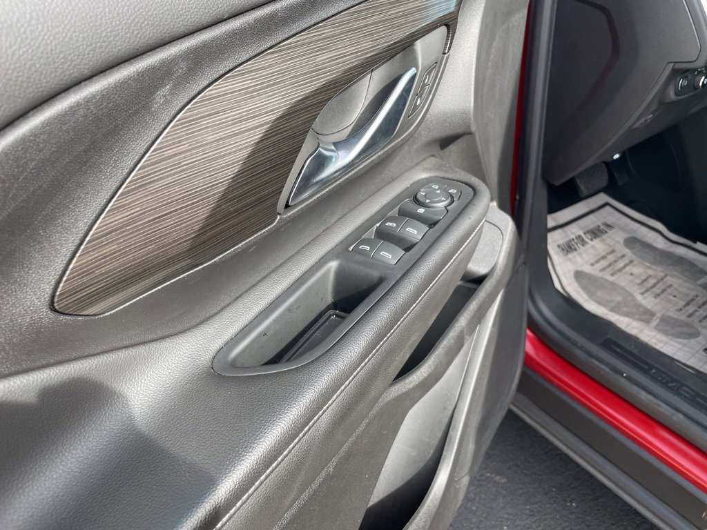 Used 2024 GMC Terrain SLE image 4