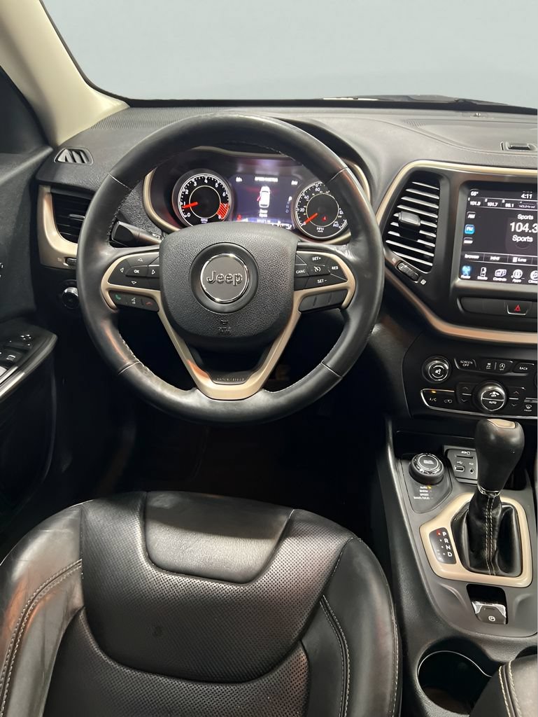 Used 2015 Jeep Cherokee Limited w/ Luxury Group AWD/4WD image 10