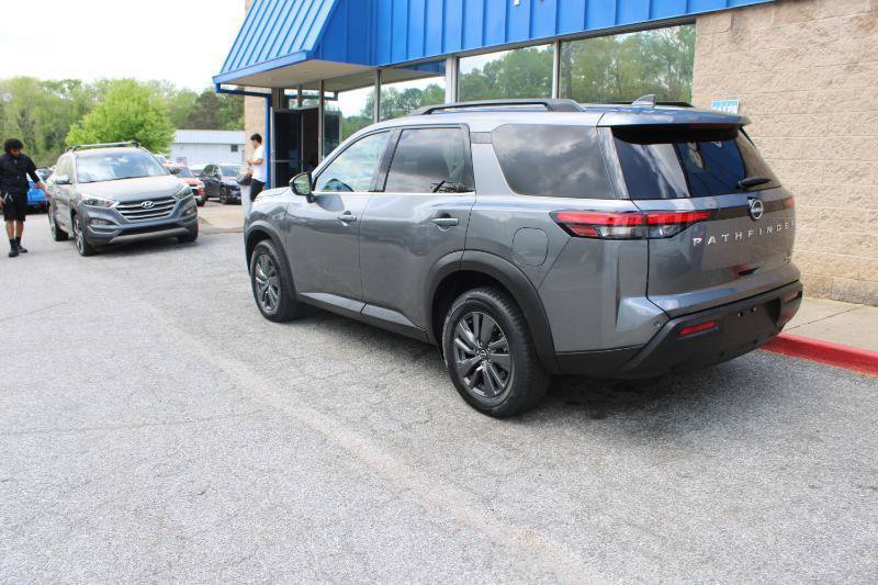 Used 2023 Nissan Pathfinder SV FWD image 3