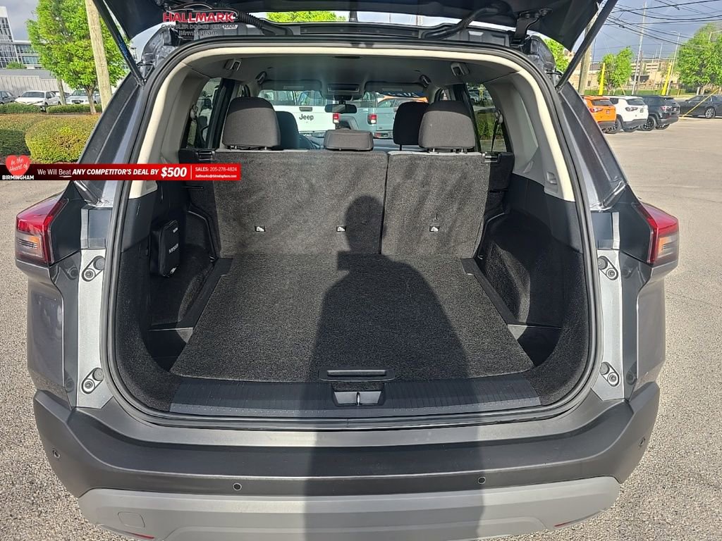 Used 2023 Nissan Rogue SV FWD image 21