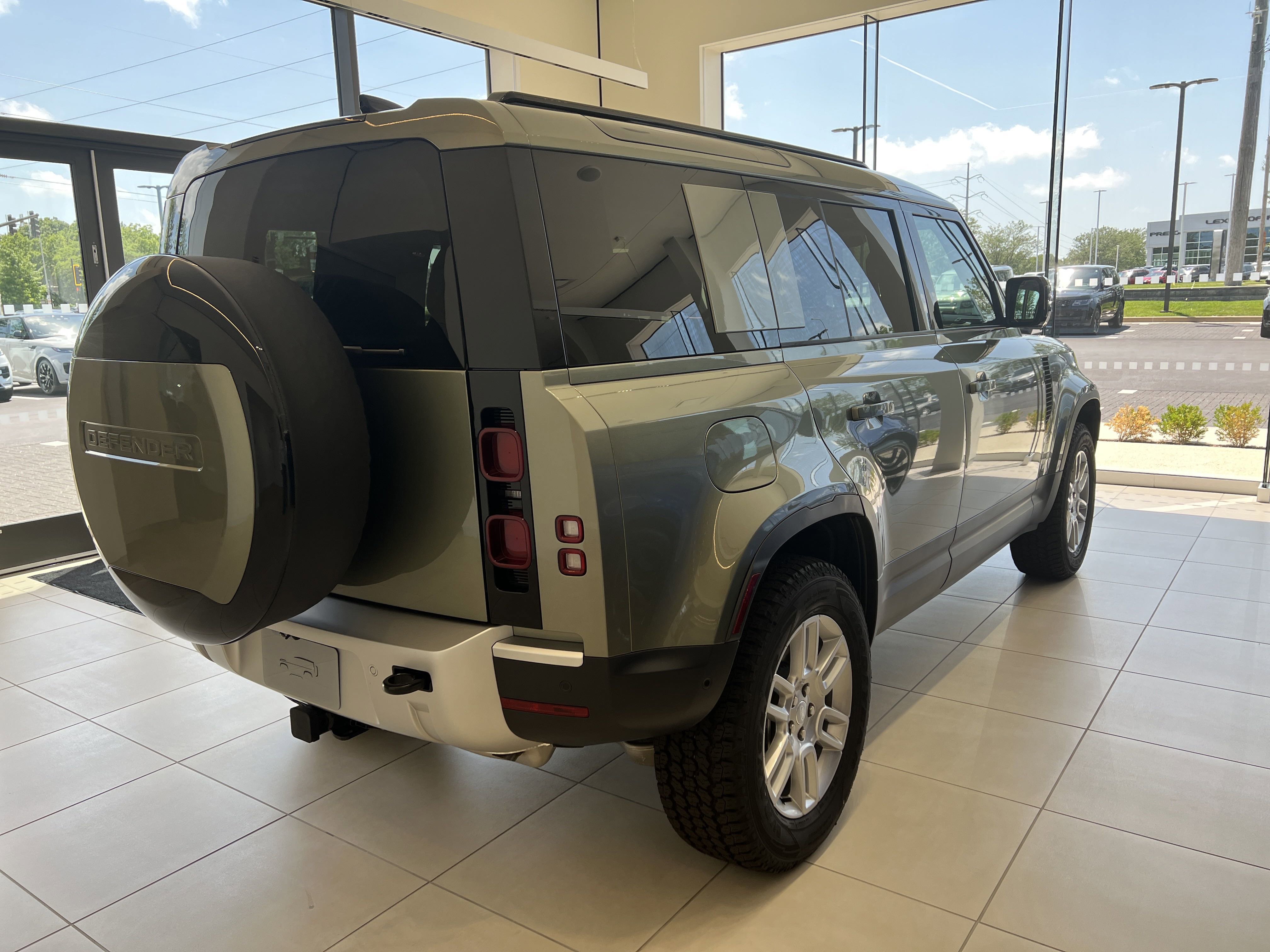 New 2025 Land Rover Defender 110 S image 5