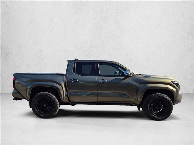 Used 2025 Toyota Tacoma Limited AWD/4WD image 4