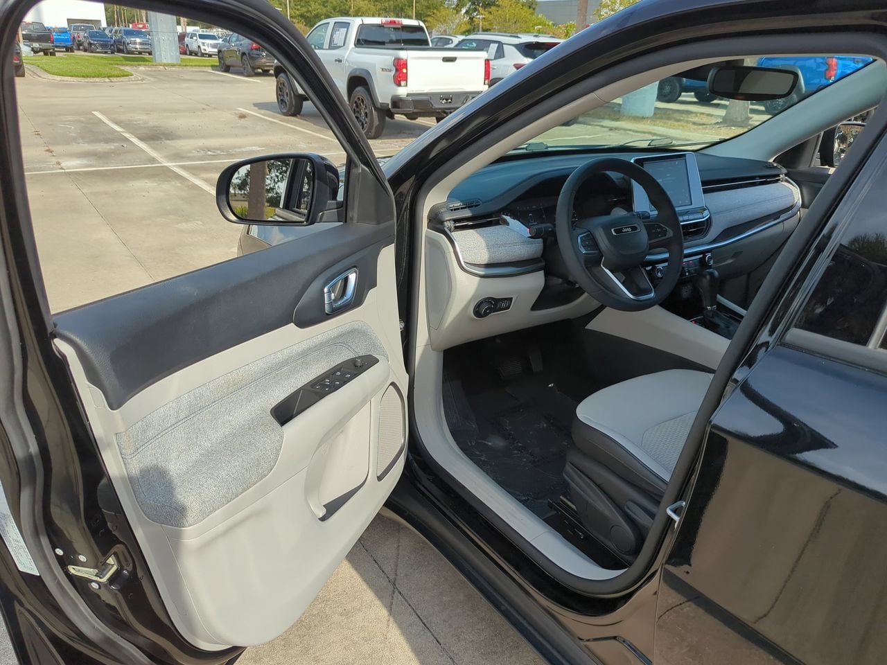 Used 2022 Jeep Compass Latitude FWD image 7