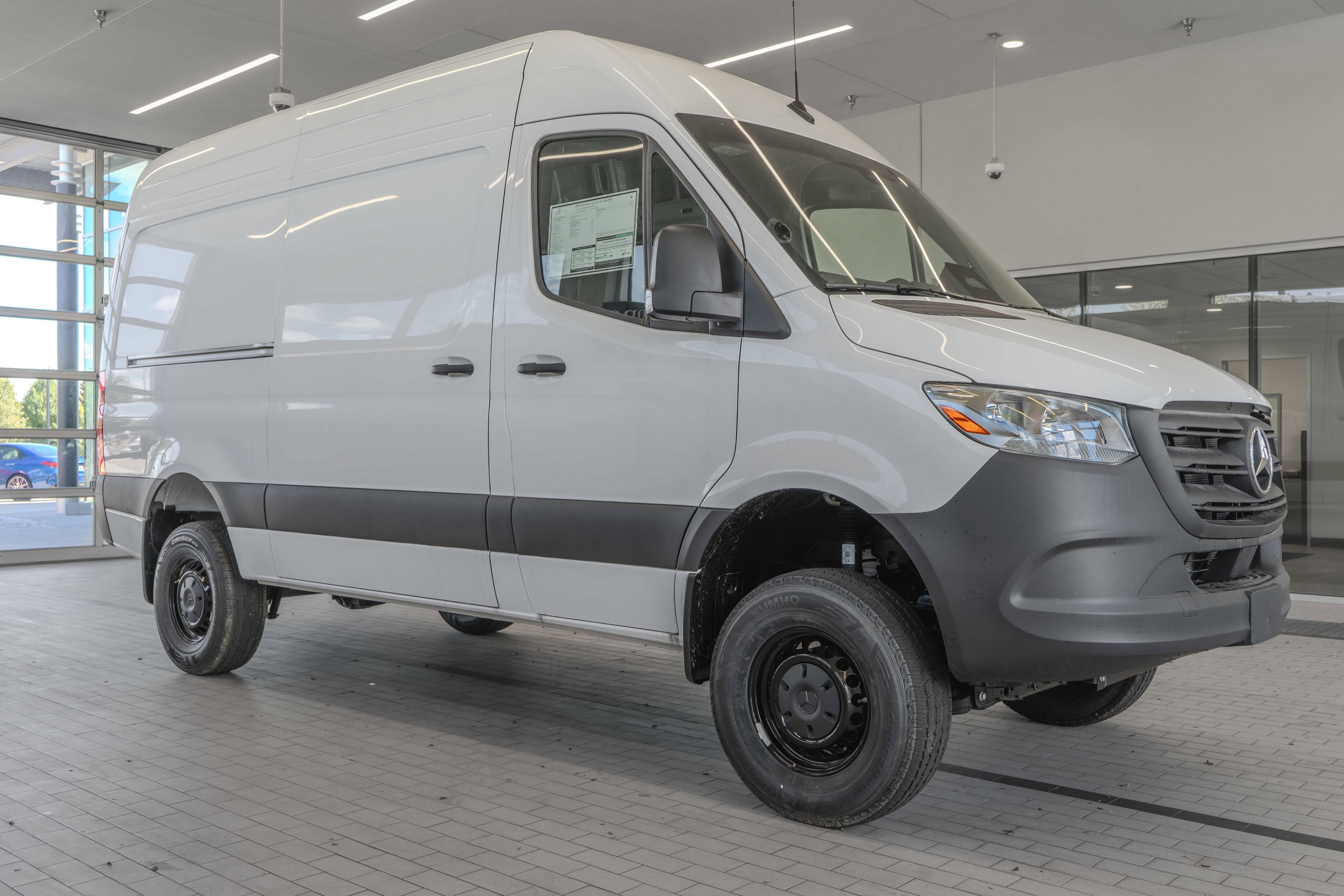 Used 2025 Mercedes-Benz Sprinter 2500 image 13