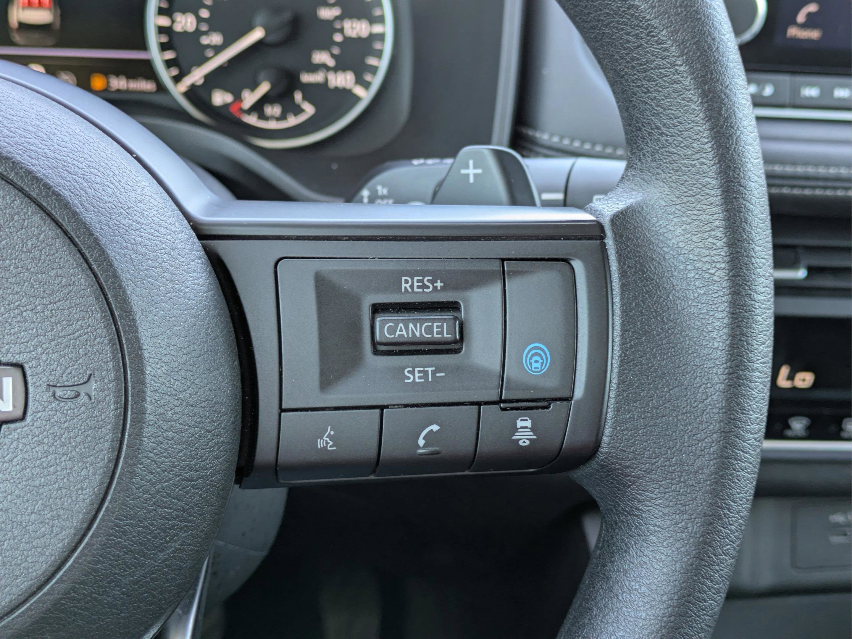 Used 2024 Nissan Rogue SV image 27