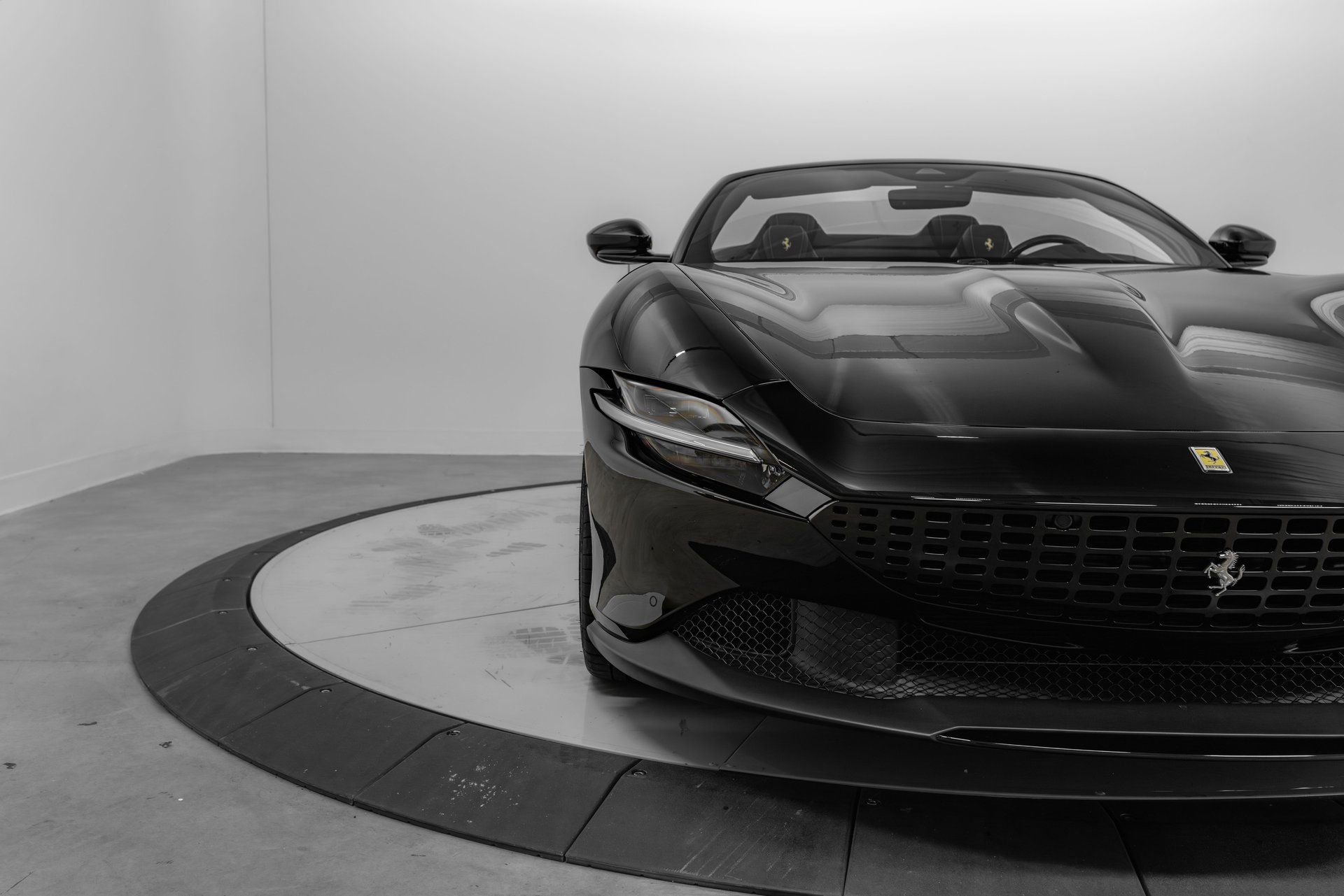 Certified 2025 Ferrari Roma Spider RWD image 82