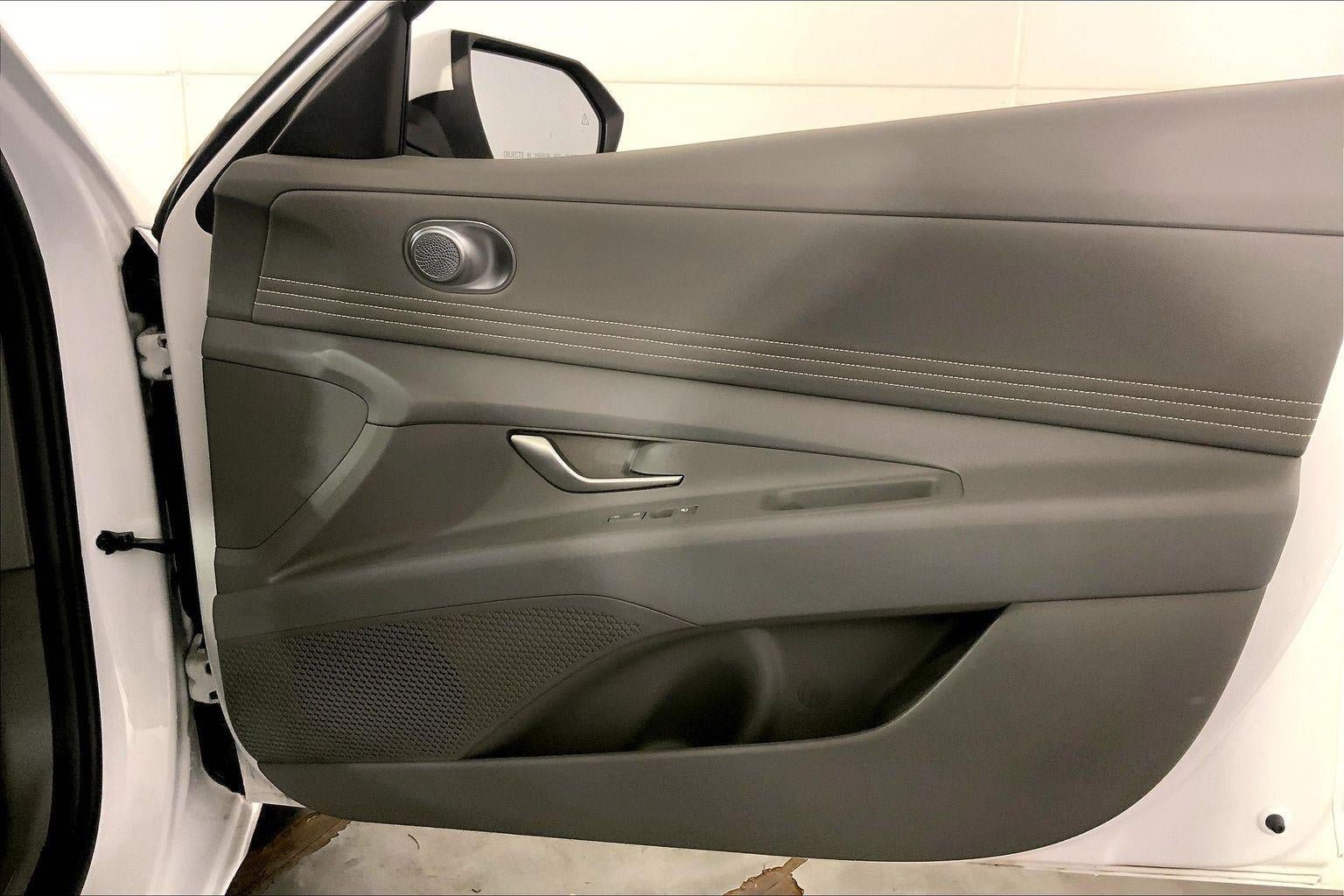 Used 2025 Hyundai Elantra SEL FWD image 25