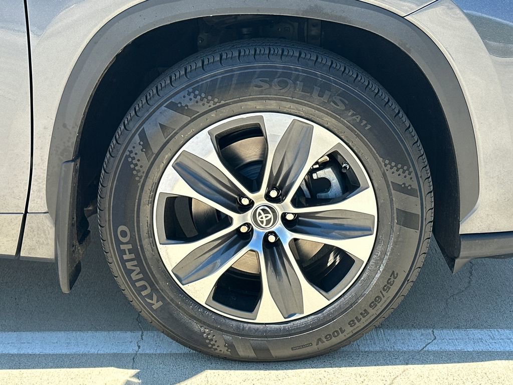 Used 2023 Toyota Highlander XLE image 8