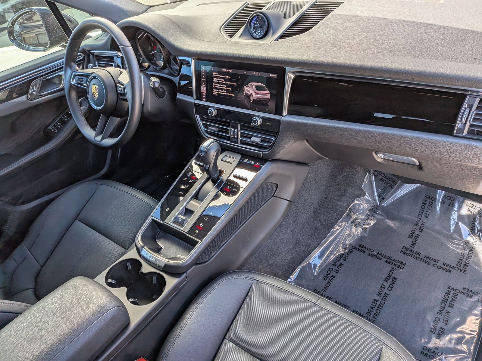 Certified 2023 Porsche Macan AWD/4WD image 25