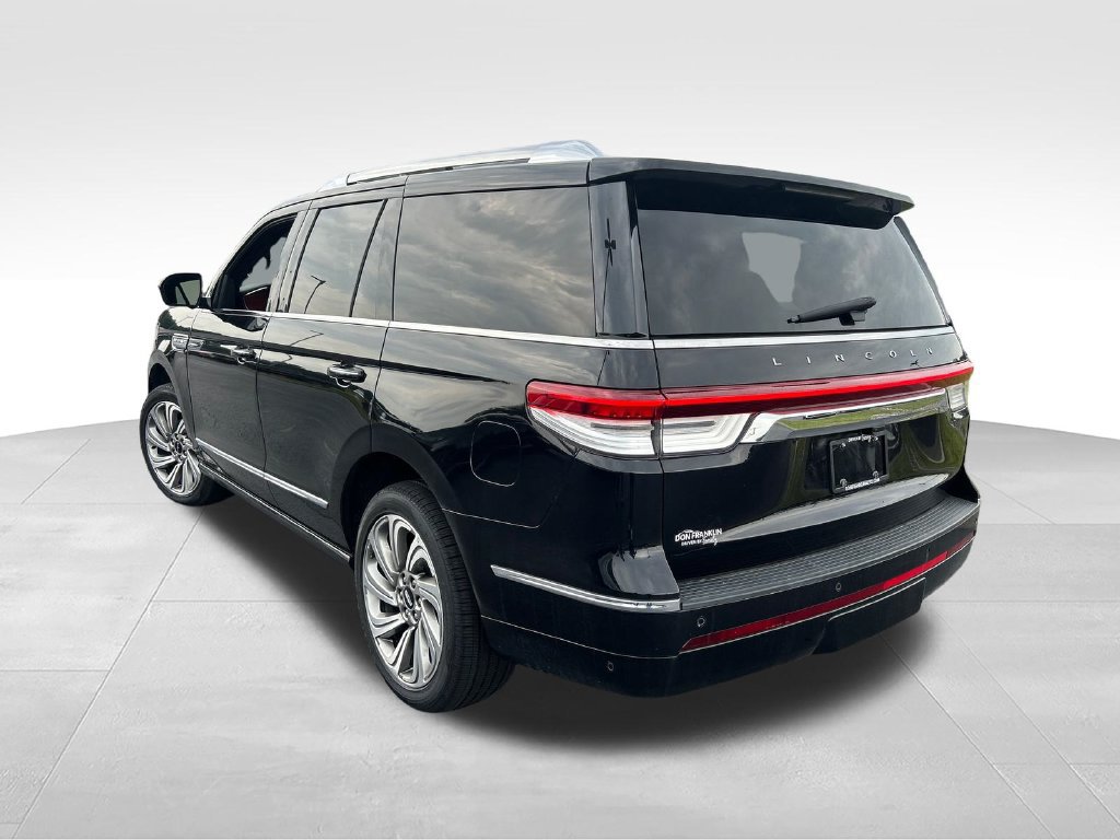 Used 2022 Lincoln Navigator Reserve AWD/4WD image 3