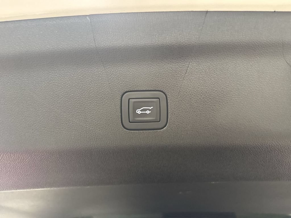 Used 2025 GMC Yukon AT4 w/ AT4 Premium Plus Package AWD/4WD image 24