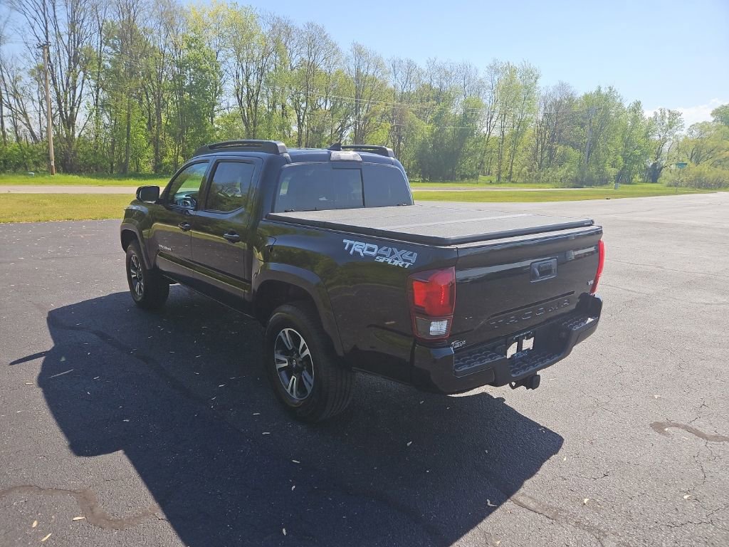 Used 2018 Toyota Tacoma TRD Sport AWD/4WD image 5
