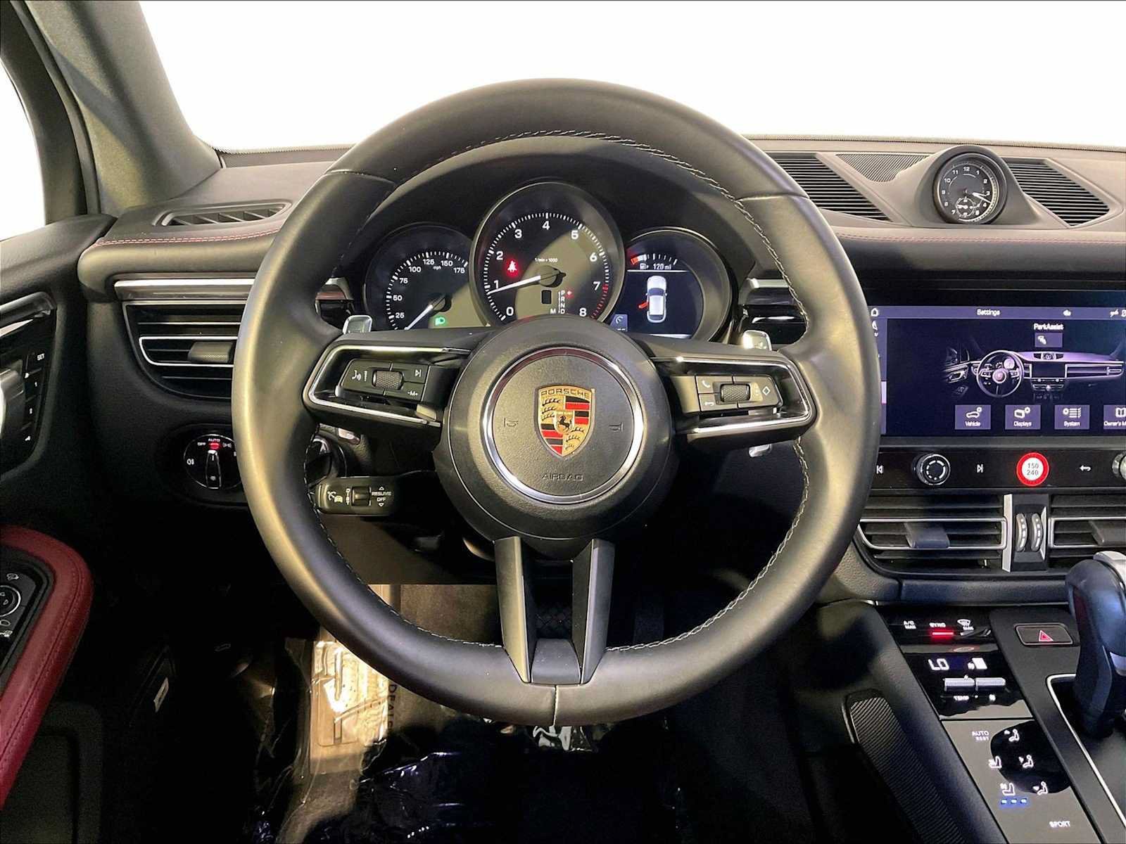 Certified 2023 Porsche Macan AWD/4WD image 15