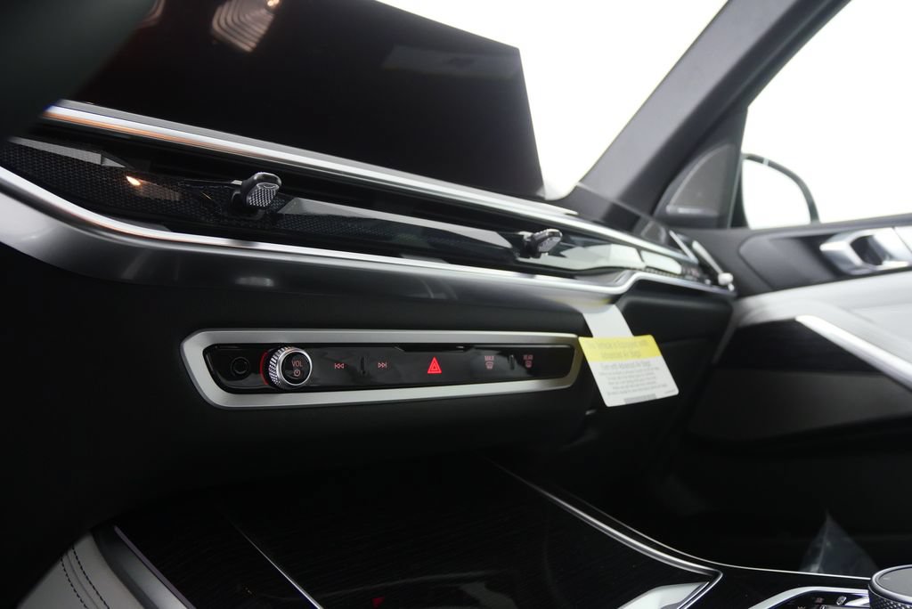 Used 2026 BMW X5 xDrive40i w/ M Sport Package AWD/4WD image 21