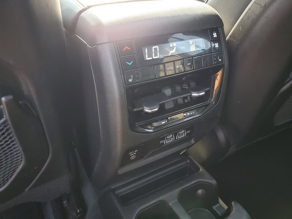 Used 2023 Jeep Grand Cherokee L Limited AWD/4WD image 11