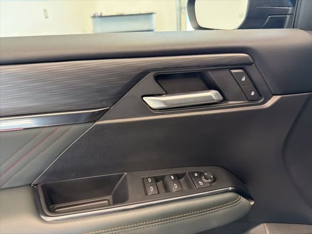 Used 2025 GMC Acadia AT4 w/ Luxury Package image 38