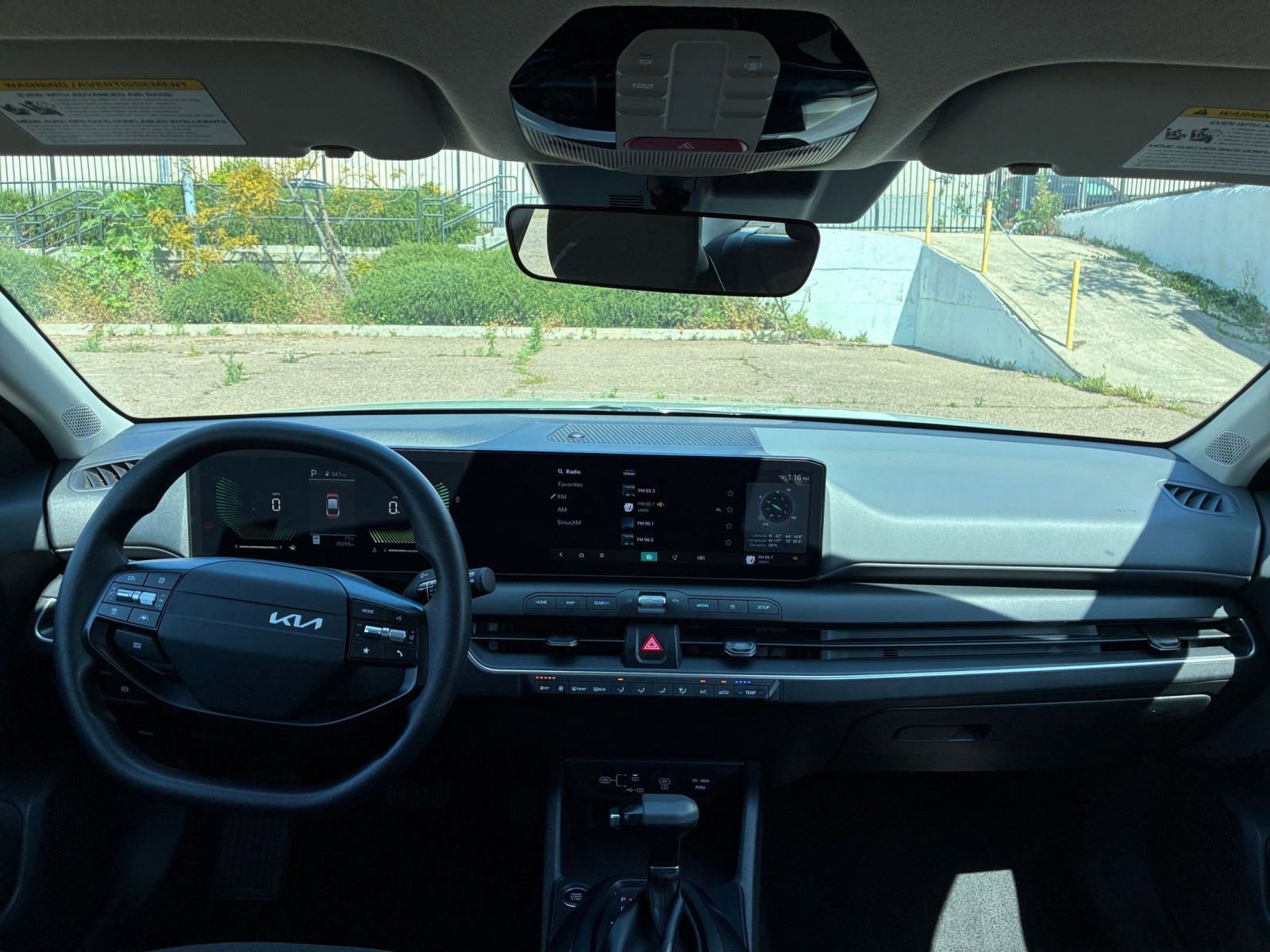 Used 2025 Kia K4 LXS image 32