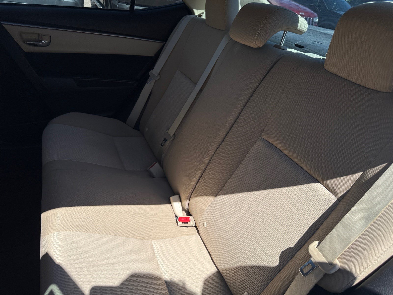 Used 2014 Toyota Corolla LE FWD image 17