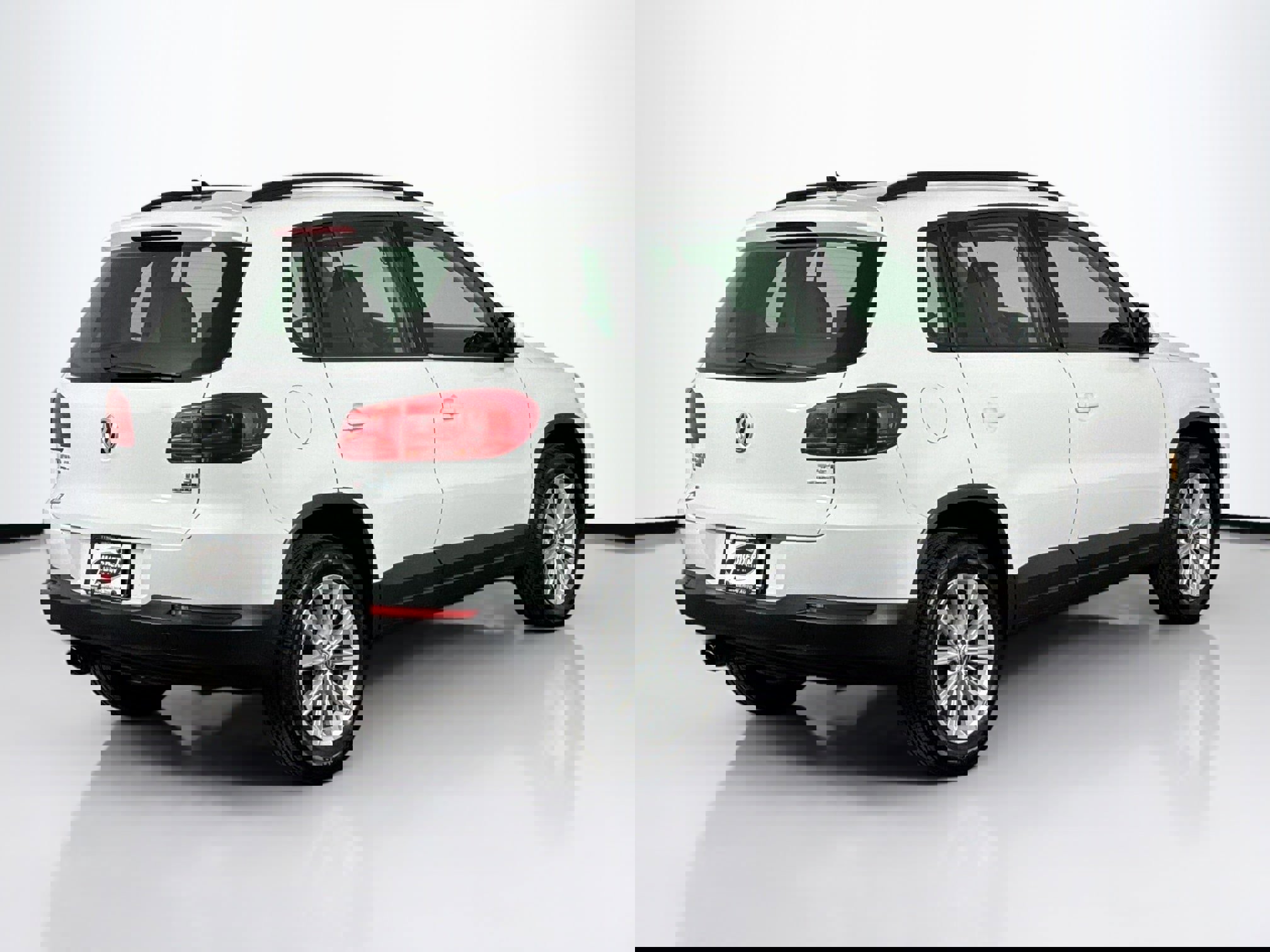 Used 2018 Volkswagen Tiguan Limited w/ Premium Package image 11