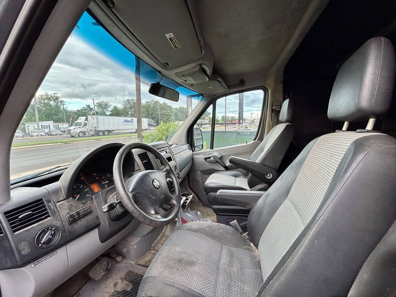 Used 2008 Dodge Sprinter 2500 RWD image 9