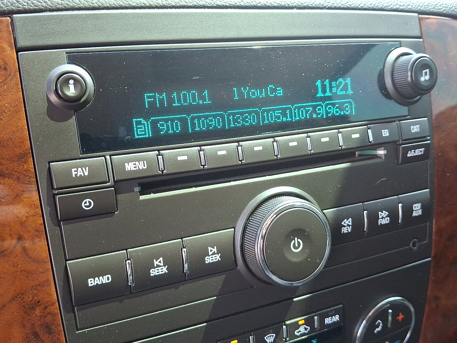 Used 2011 Chevrolet Suburban 2500 LT w/ Snow Plow Prep Package image 18