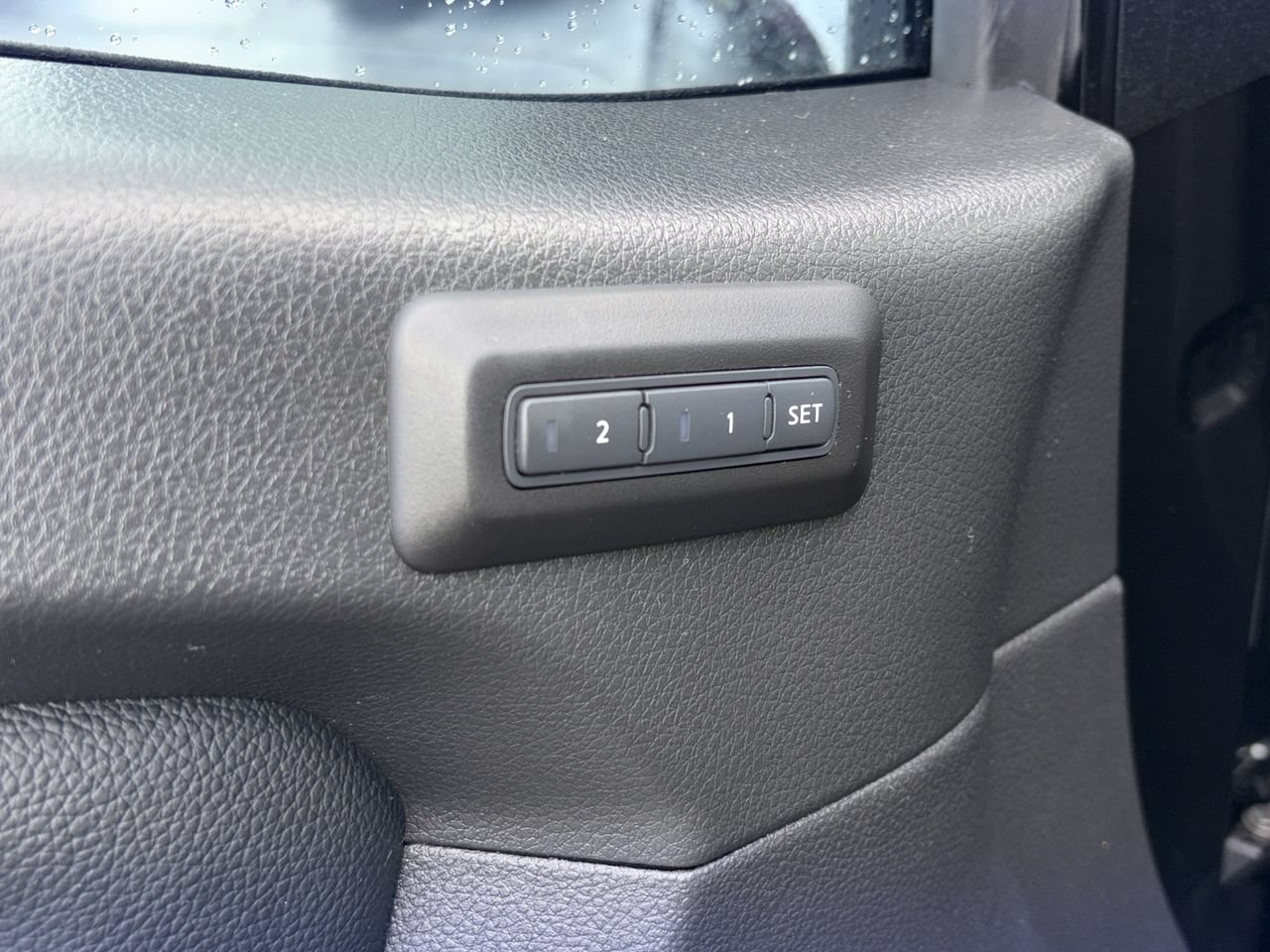 Used 2024 Nissan Titan PRO-4X w/ Pro-4x Convenience Package AWD/4WD image 21