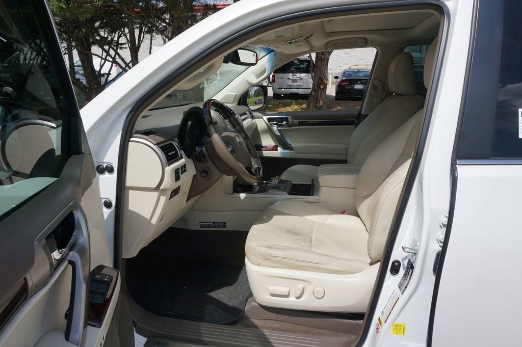 Used 2019 Lexus GX 460 Luxury image 2