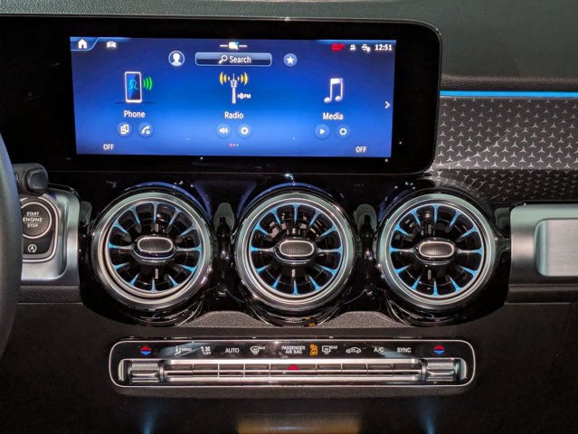 Used 2025 Mercedes-Benz GLB 250 image 17