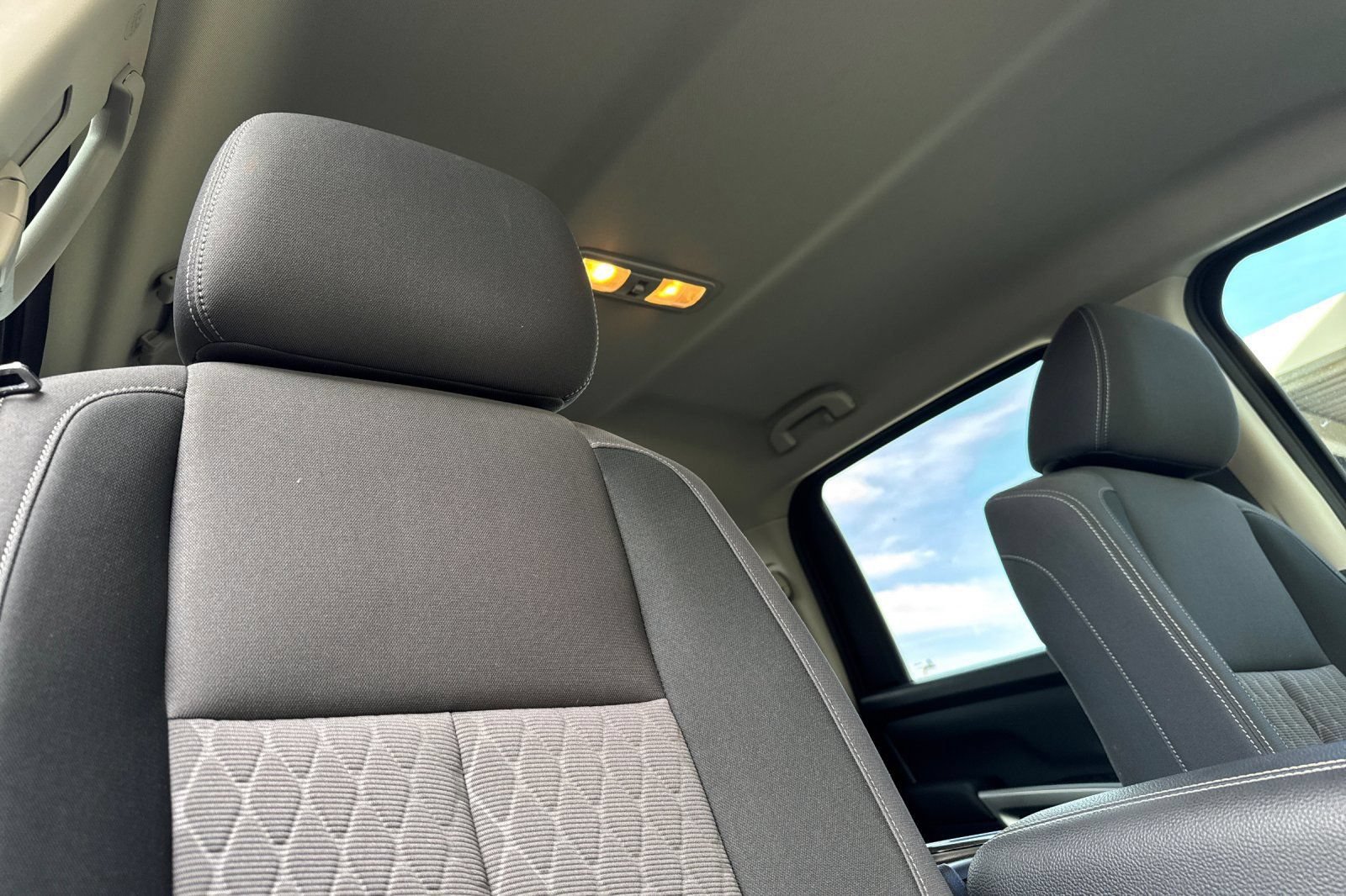 Used 2024 Nissan Titan SV w/ SV Convenience Package RWD image 22