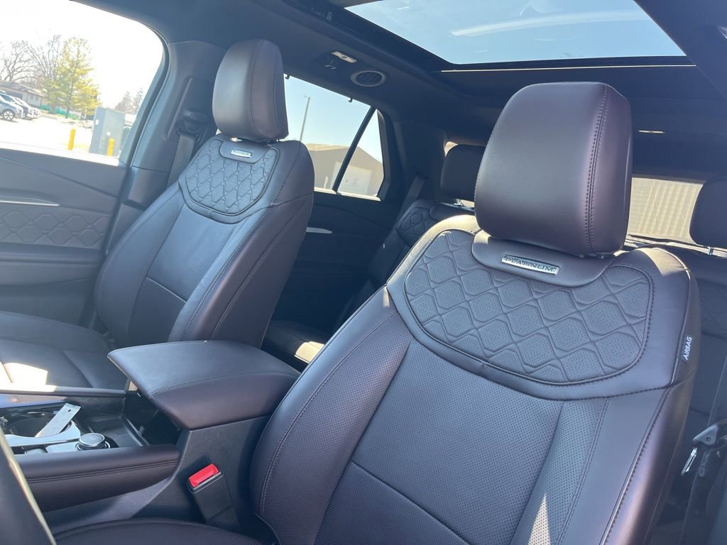 Used 2025 Ford Explorer Platinum w/ Ultimate Package image 12