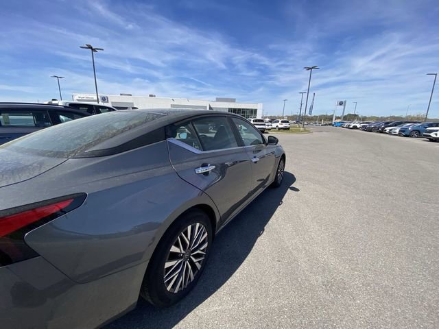 Used 2025 Nissan Altima 2.5 SV image 12