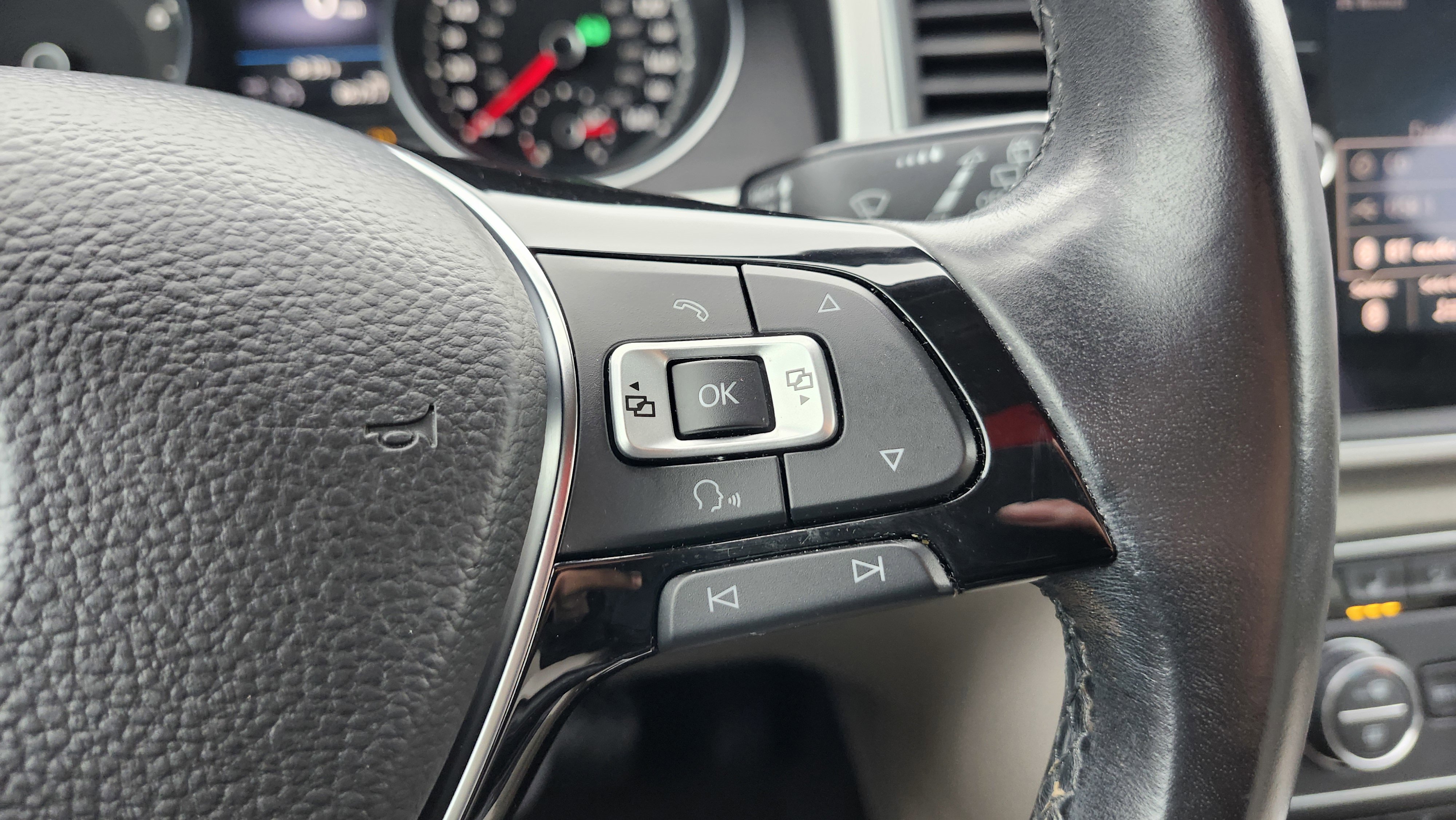 Used 2018 Volkswagen Atlas SE image 33