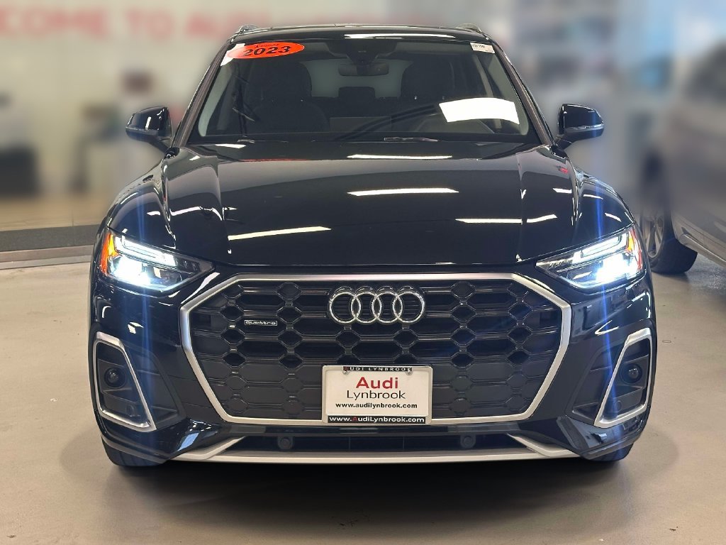 Used 2023 Audi Q5 2.0T Premium w/ Convenience Package AWD/4WD image 2
