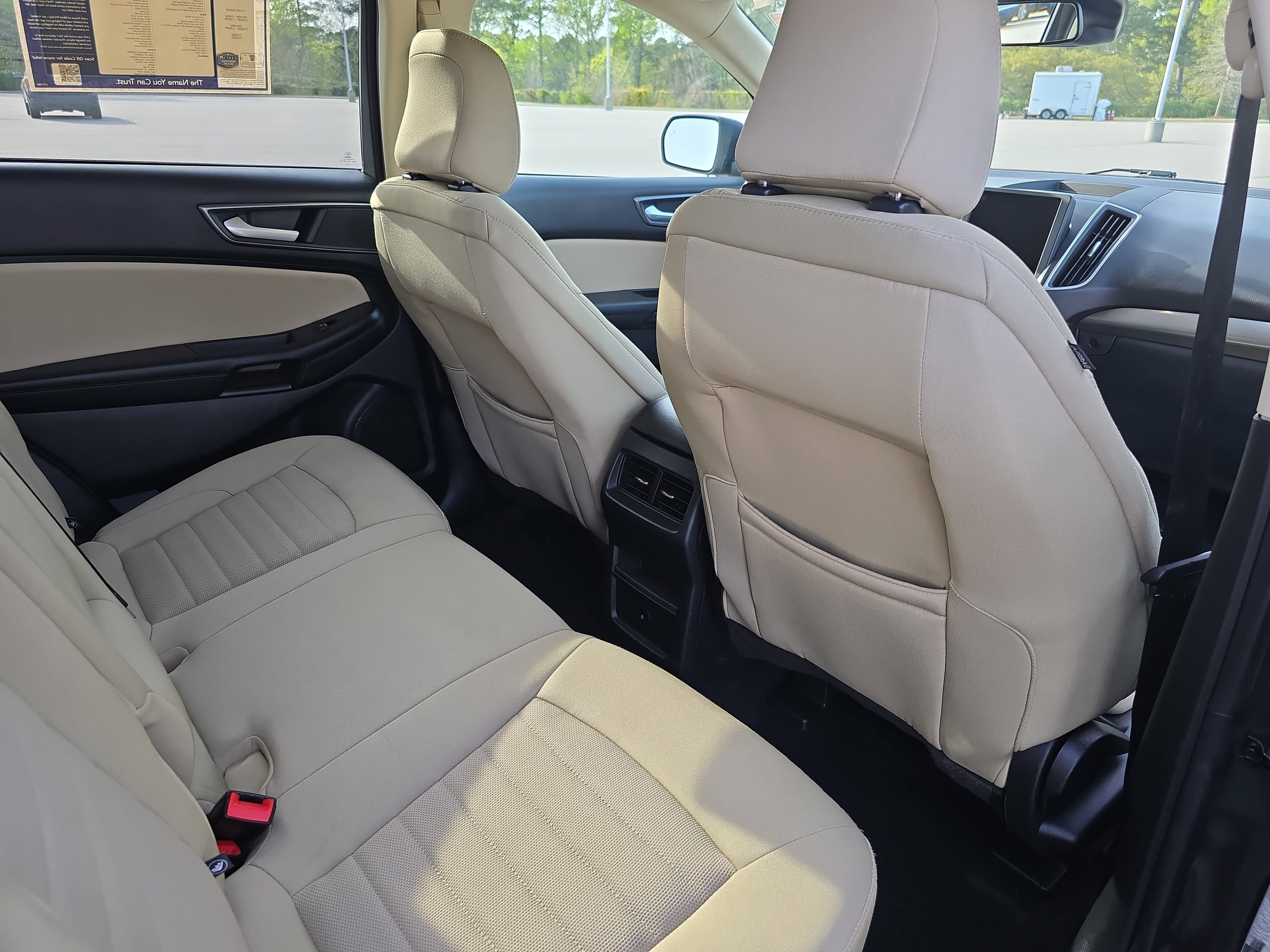 Used 2023 Ford Edge SE image 11