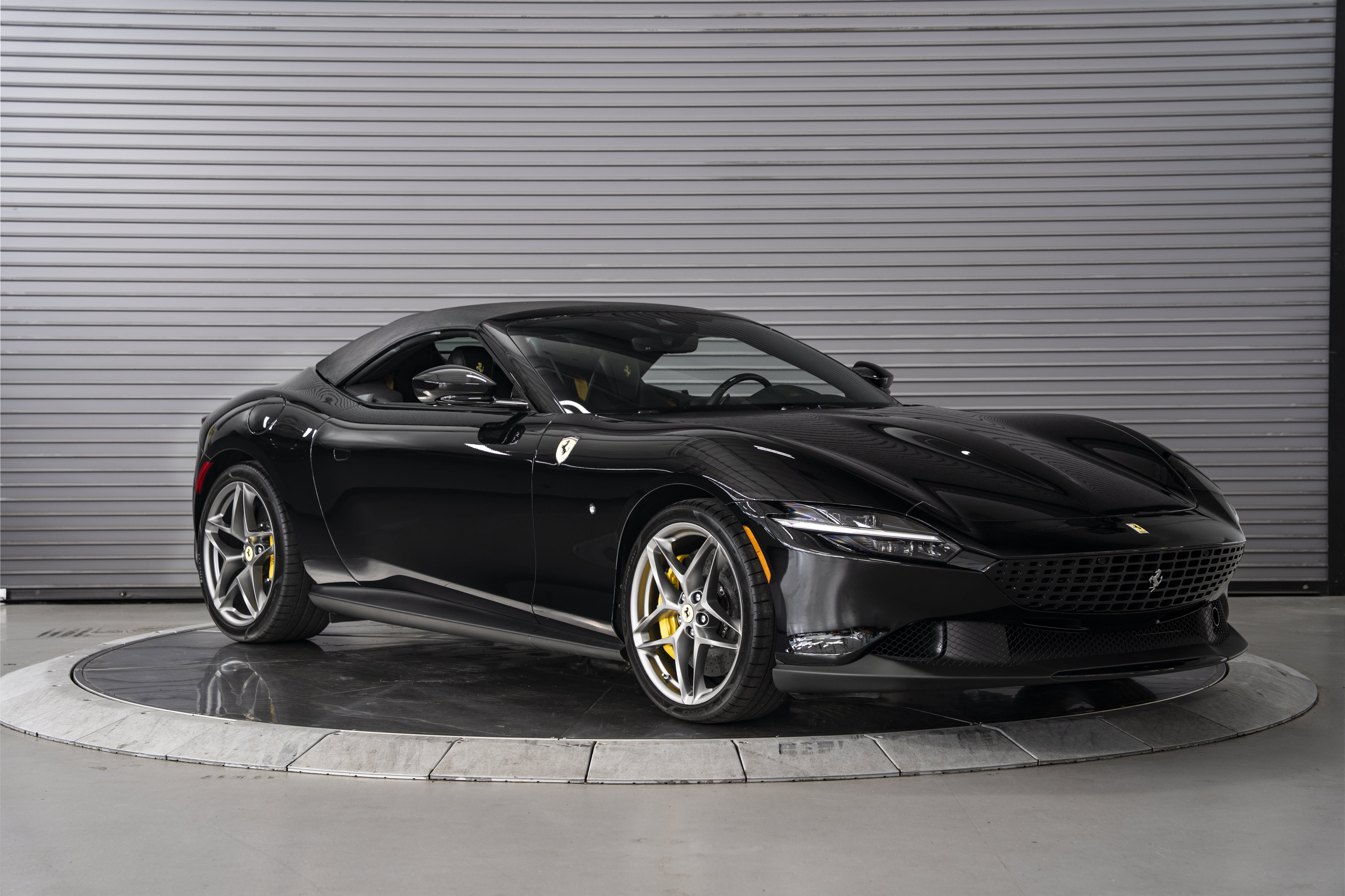Used 2026 Ferrari Roma Spider RWD image 9