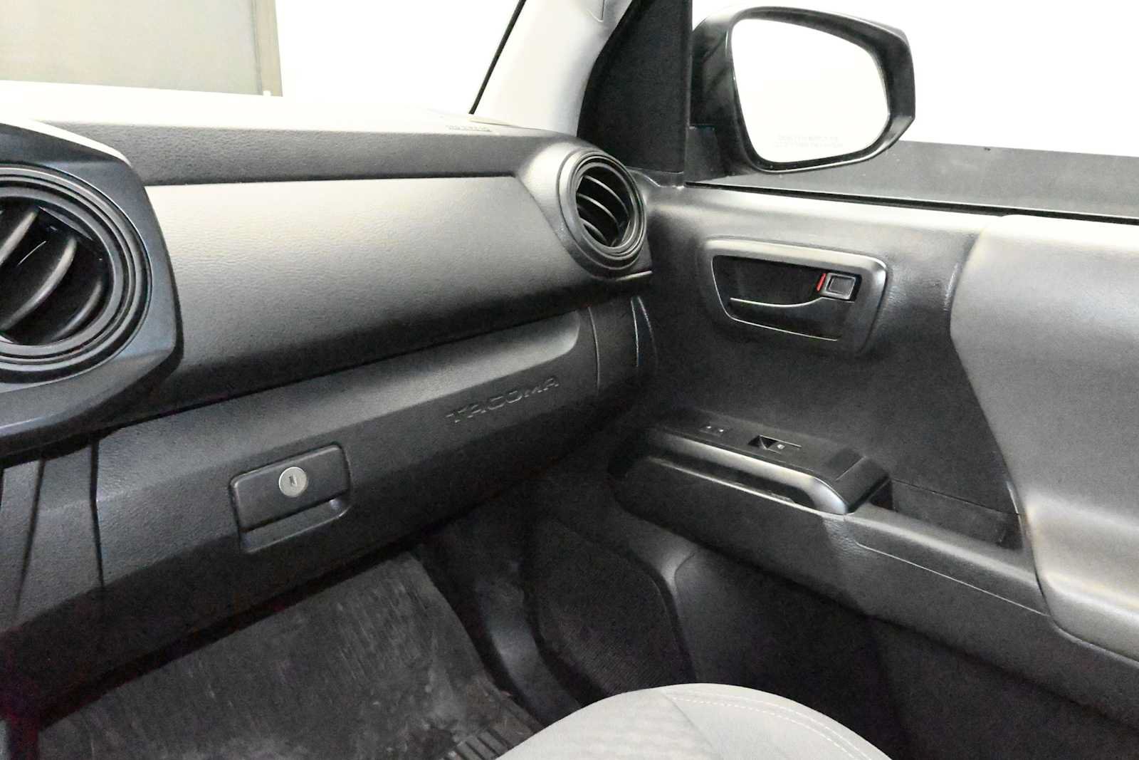Used 2022 Toyota Tacoma SR AWD/4WD image 20