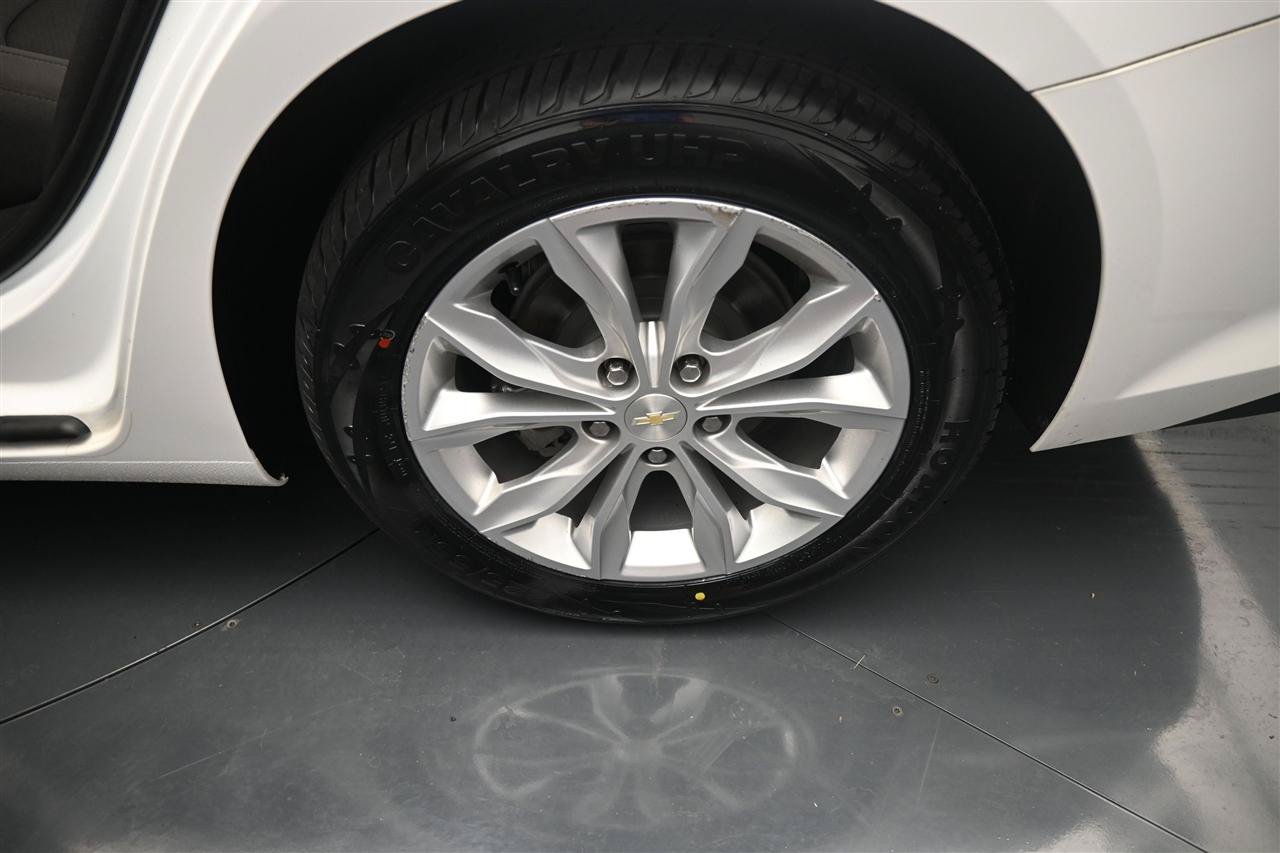 Used 2022 Chevrolet Malibu LT FWD image 17