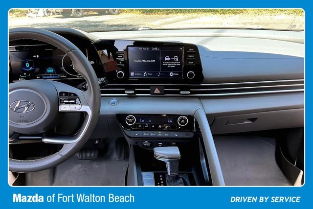 Used 2021 Hyundai Elantra SEL w/ Convenience Package image 9