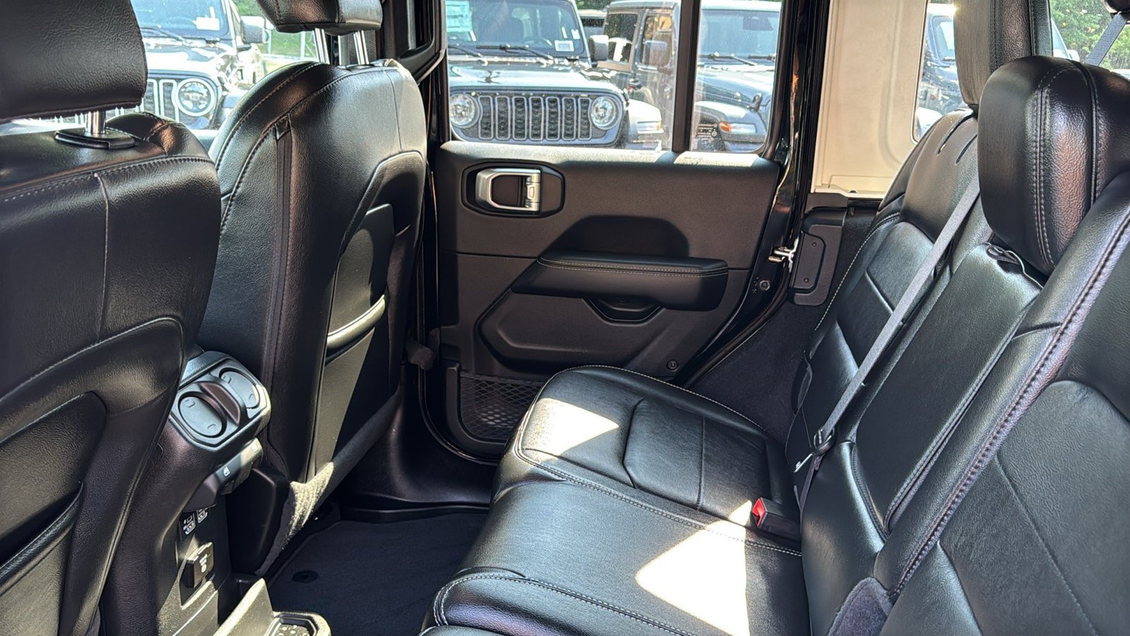 Certified 2022 Jeep Wrangler Unlimited Sahara w/ Cold Weather Group AWD/4WD image 34