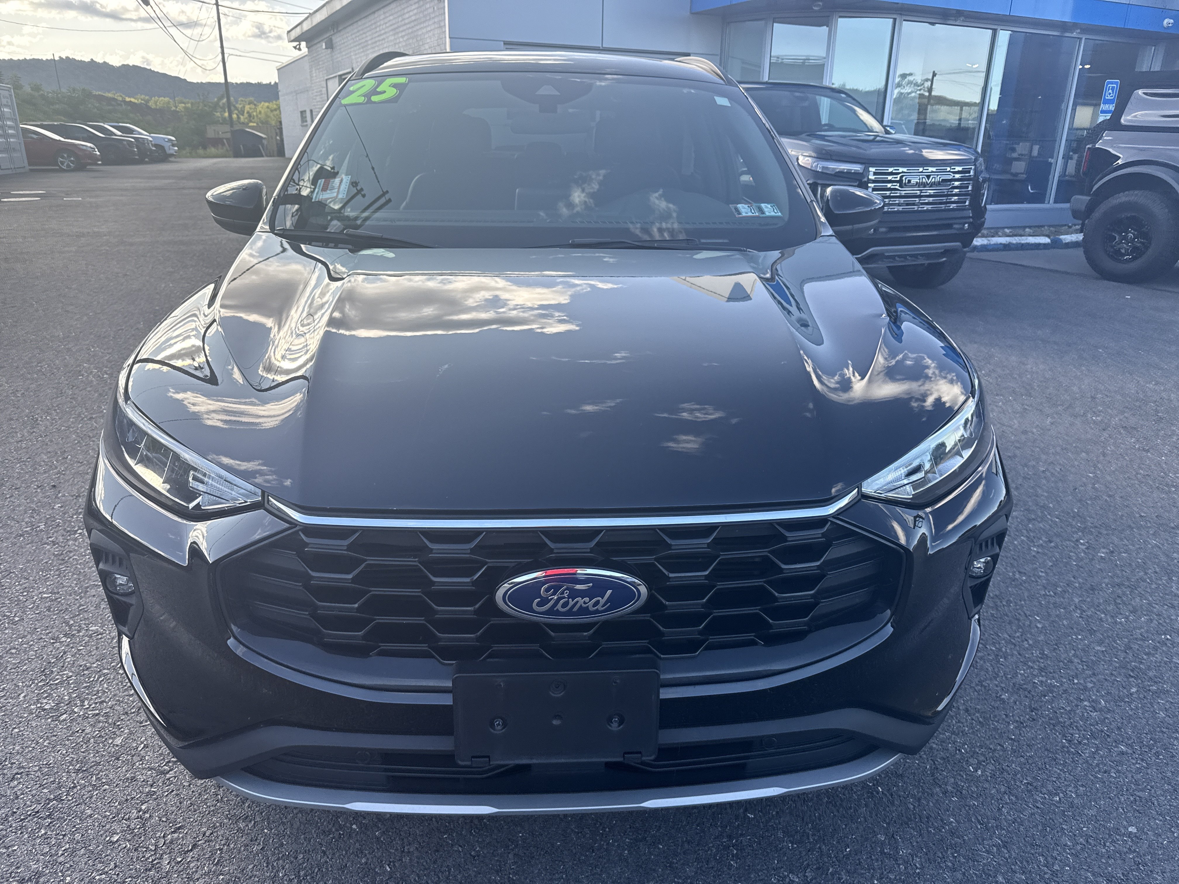 Used 2025 Ford Escape ST-Line Select AWD/4WD image 8