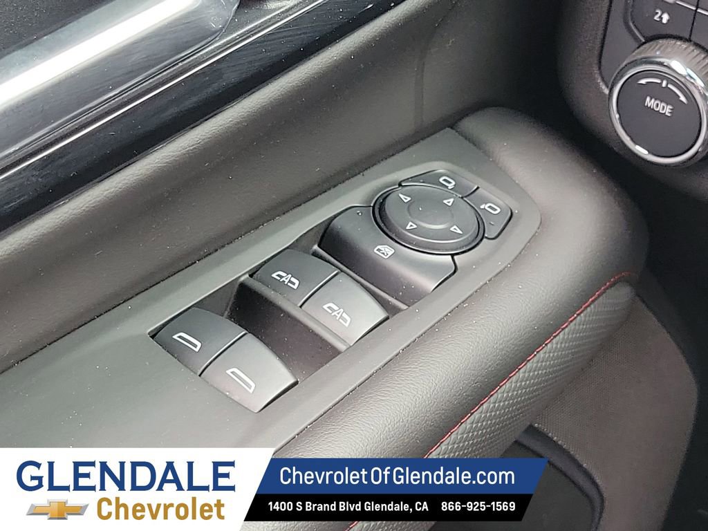 Certified 2025 Chevrolet Suburban RST image 31