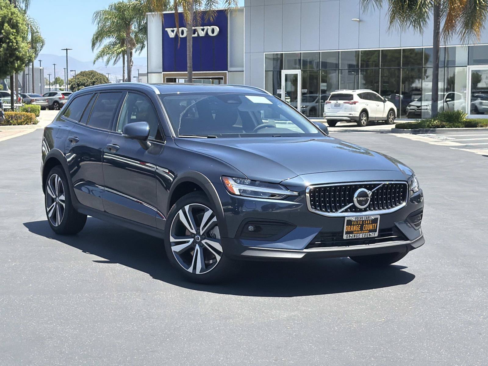 New 2026 Volvo V60 B5 Cross Country Plus w/ Climate Package AWD/4WD image 1
