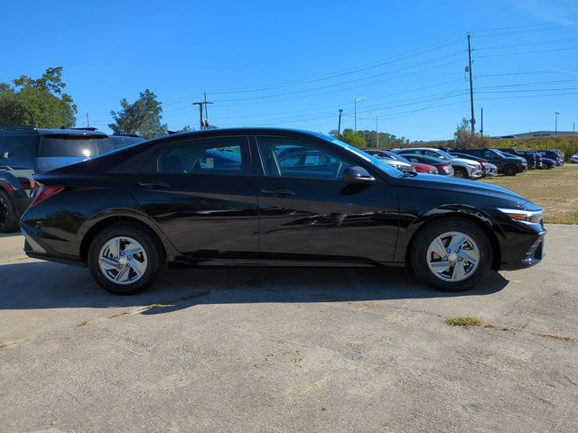 New 2026 Hyundai Elantra SE FWD image 4