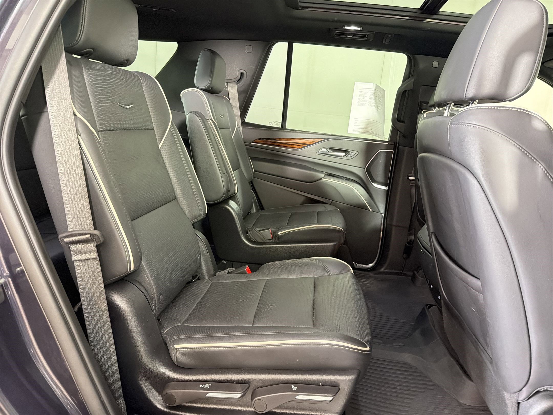 Used 2022 Cadillac Escalade Premium Luxury w/ Performance Package AWD/4WD image 30