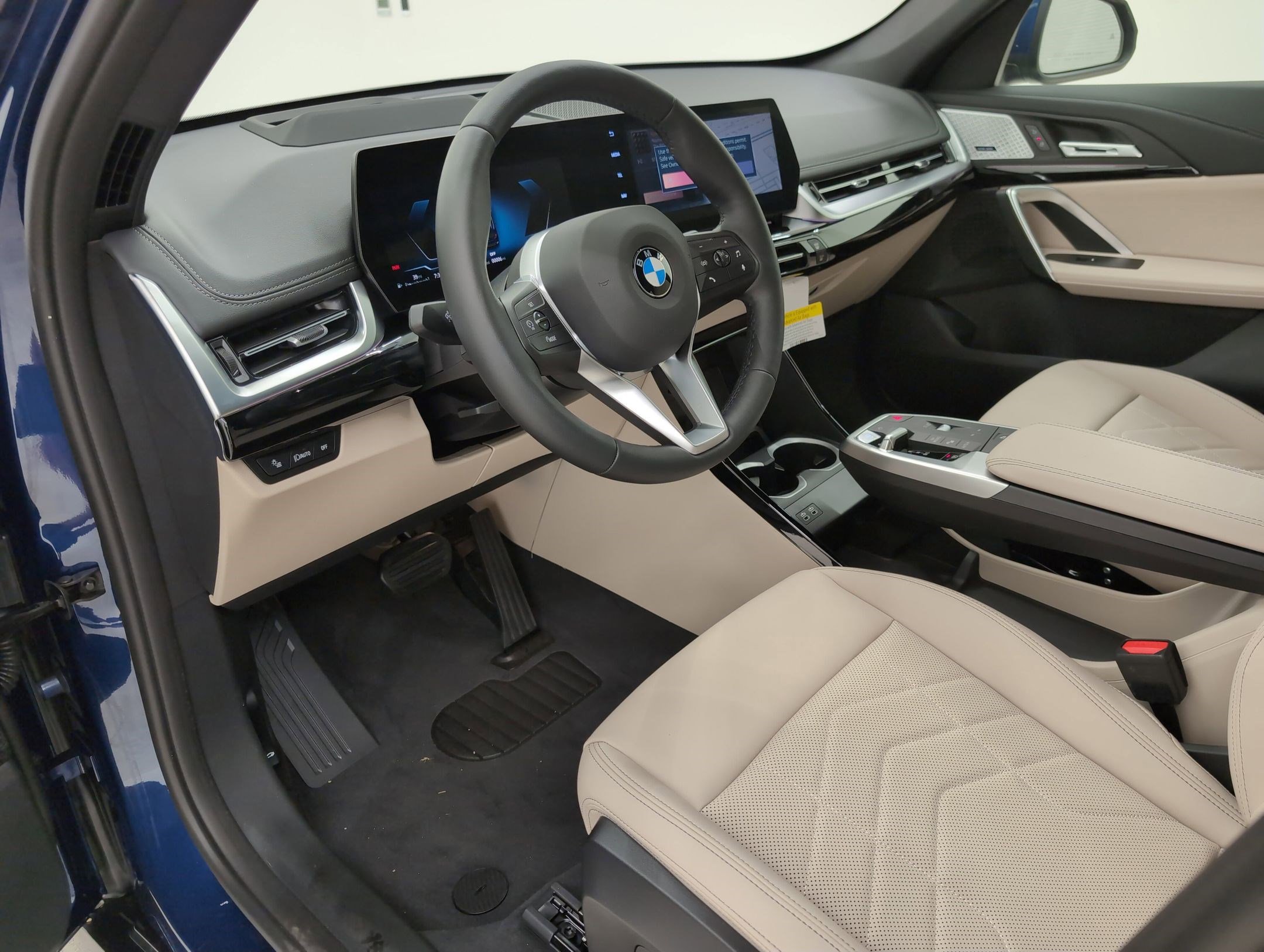 Used 2025 BMW X1 xDrive28i w/ Premium Package AWD/4WD image 4
