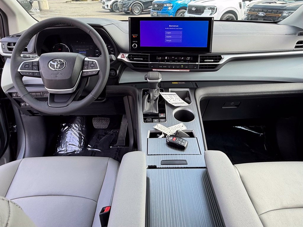 Used 2026 Toyota Sienna XLE FWD image 29